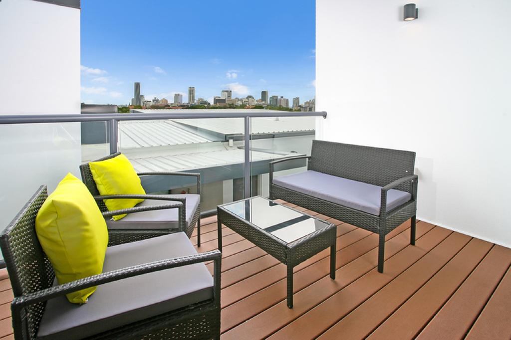 Views From Red Hill - Modern And Spacious Split-Level Executive 3BR Red Hill Apartment Close To CBD - Tourism Brisbane 2