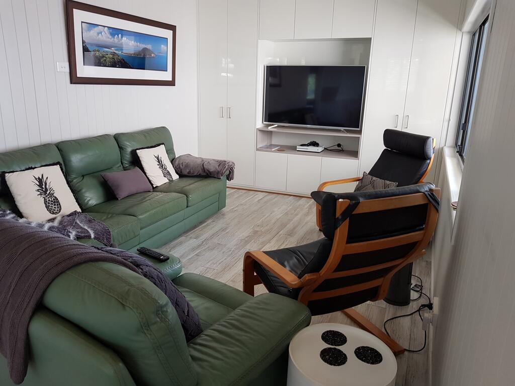 Waterfront 2 Bed Luxury Apartment In Corlette, Port Stephens - Sleeps 4 - thumb 1