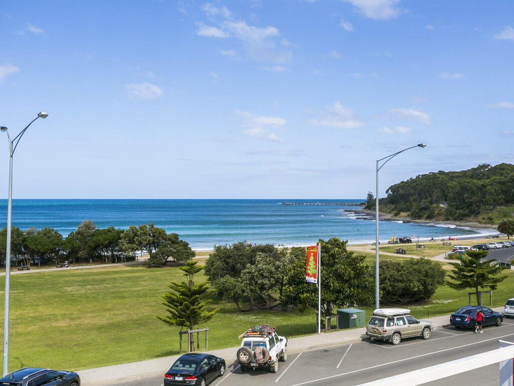 WATERFRONT THREE- In The Heart Of Lorne - thumb 2