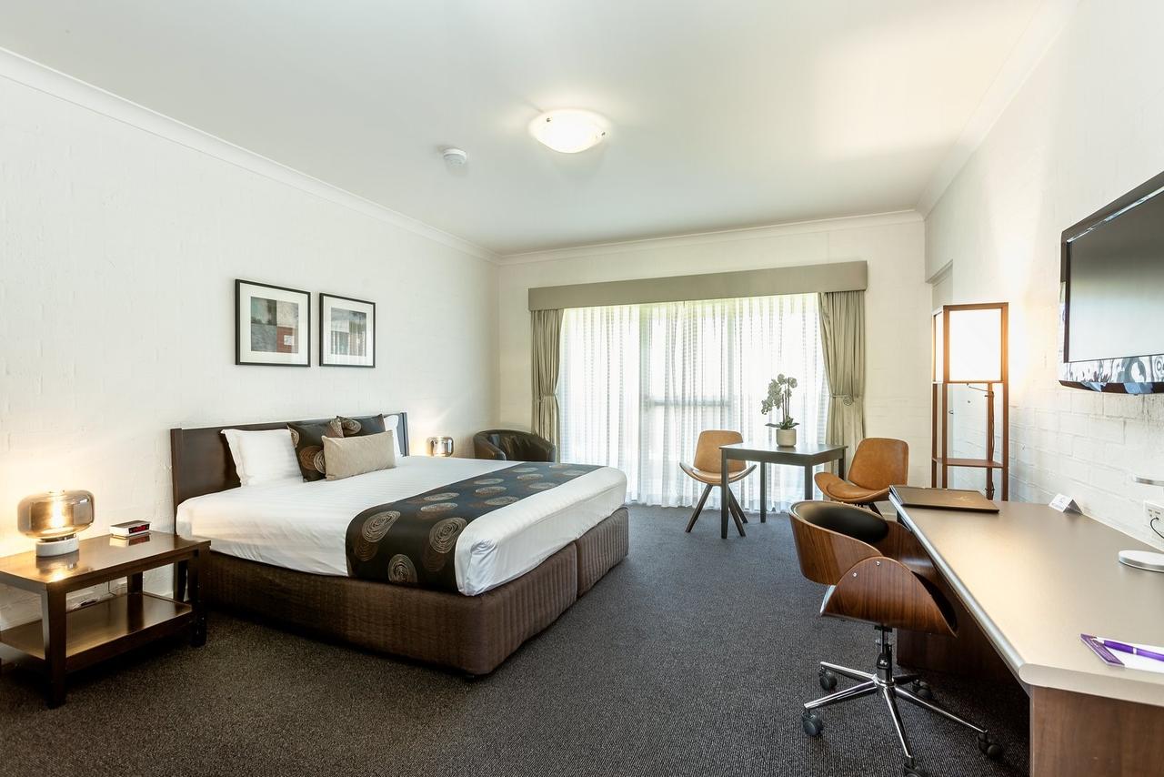 Blazing Stump Motel  Suites - QLD Tourism