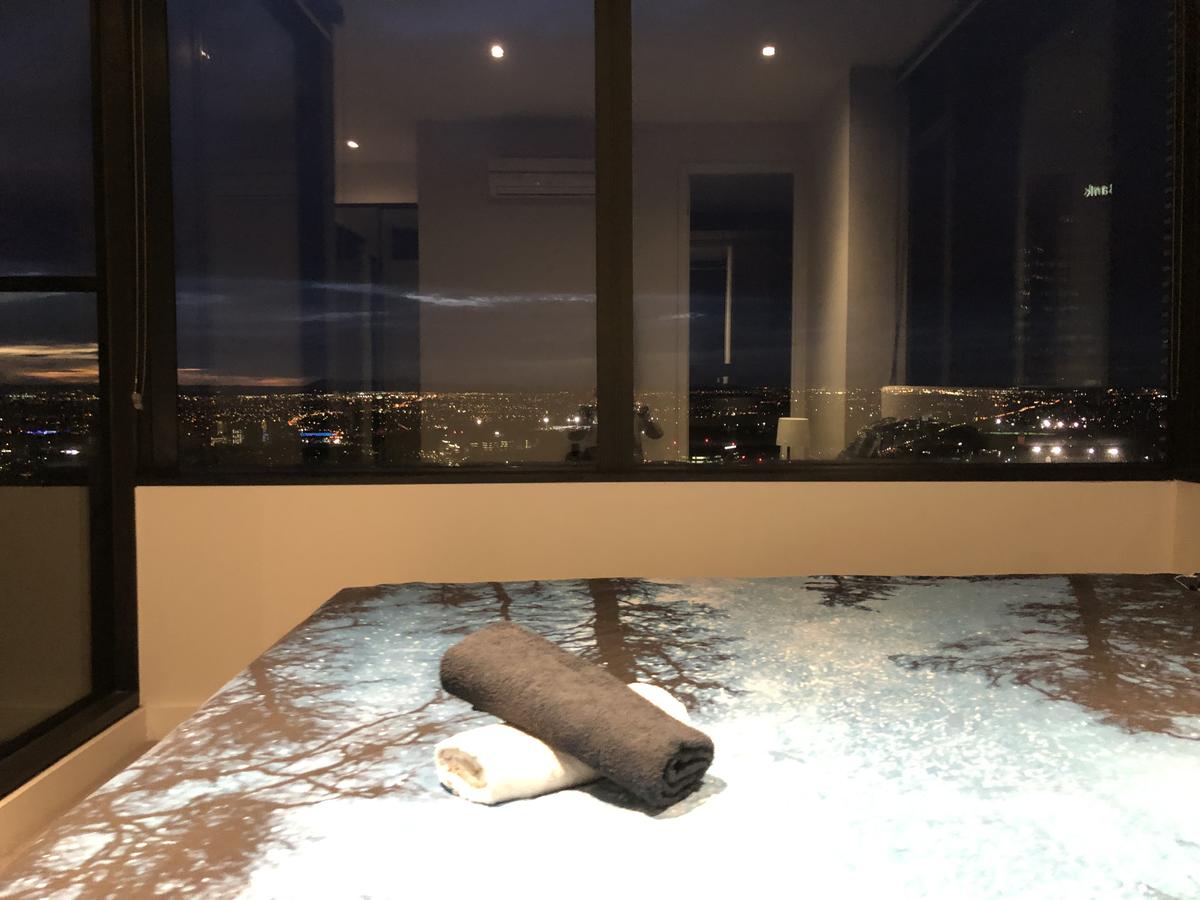 CBD Spacious 3 Bedrooms-Breathtaking View Gym Pool - thumb 18