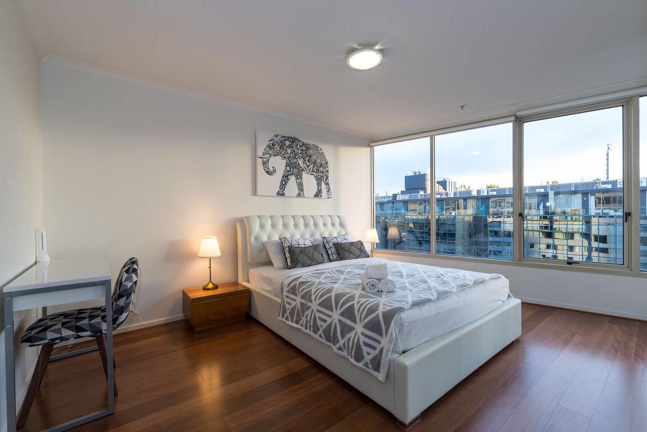 St Kilda Road Park View 3 Bedroom Luxury Apartment - Accommodation ACT 4