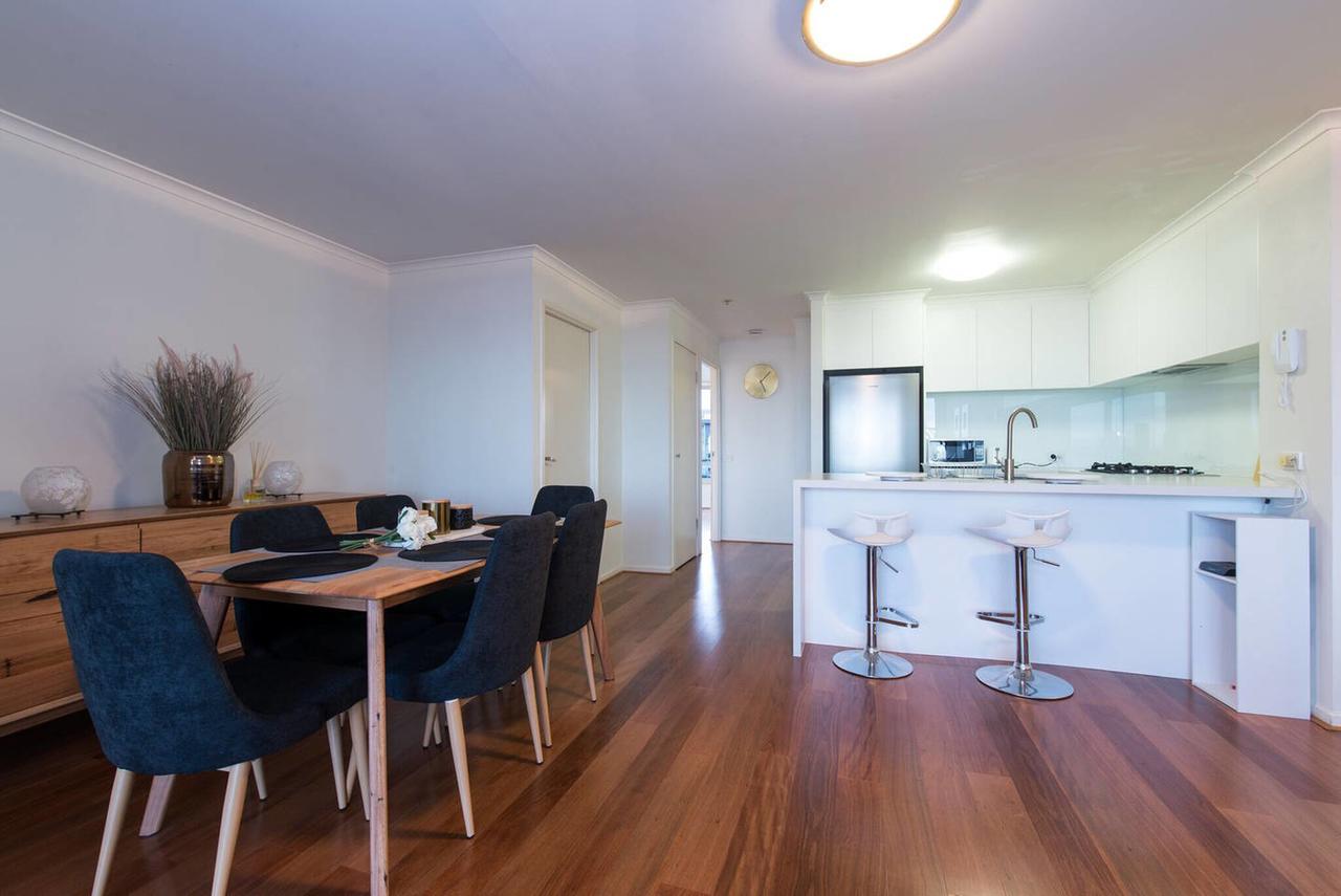 St Kilda Road Park View 3 Bedroom Luxury Apartment - Accommodation ACT 1