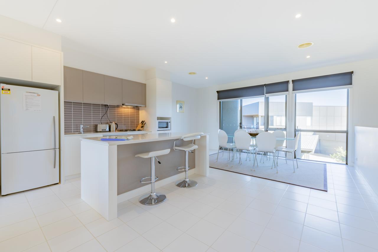 Stylish 3 Bedroom Condo - Redcliffe Tourism 3