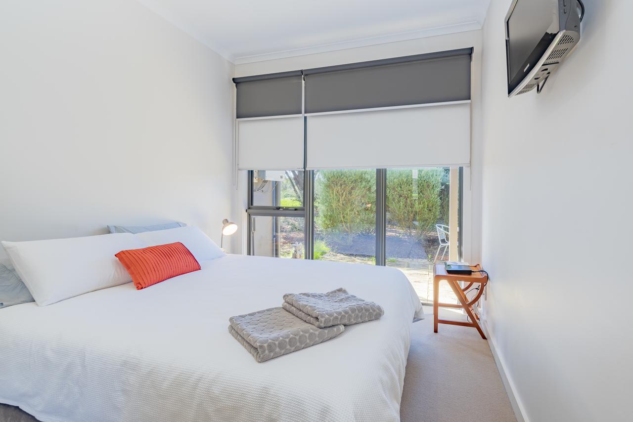 Stylish 3 Bedroom Condo - Redcliffe Tourism 7