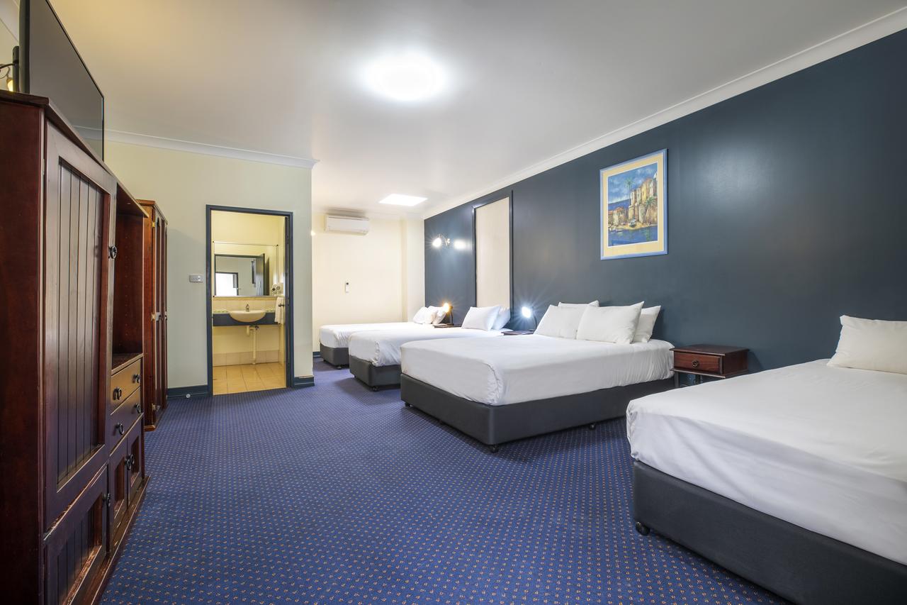 Atherton Hotel - Accommodation Airlie Beach