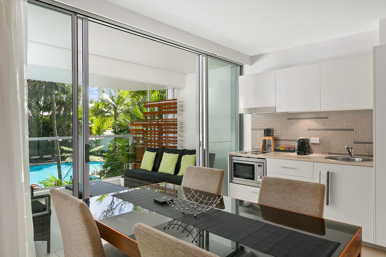 Palm Cove Beach Apartment - Redcliffe Tourism 5