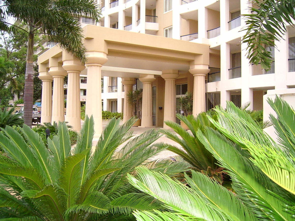 Palazzo Colonnades - QLD Tourism 9