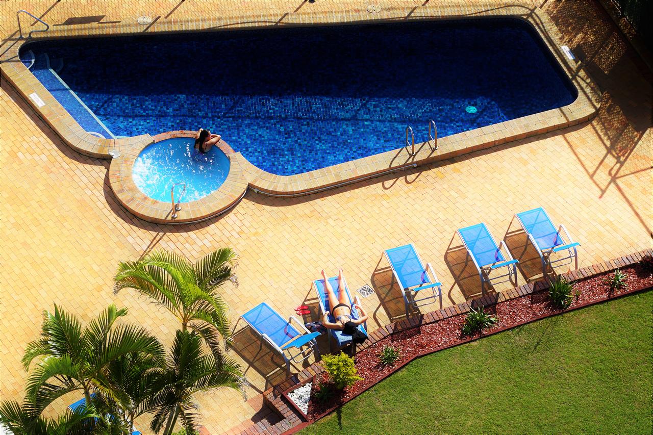 Equinox Resort - Palm Beach Accommodation 7