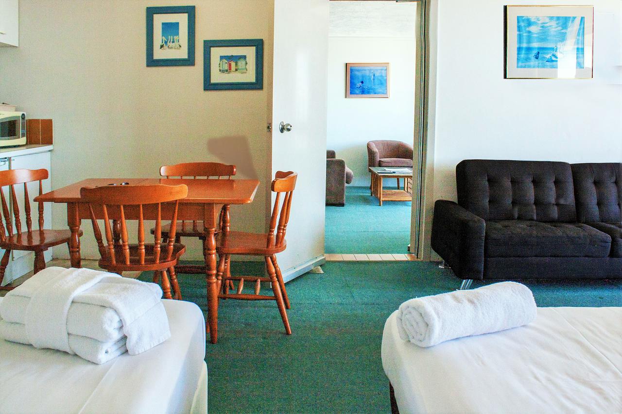 Equinox Resort - Palm Beach Accommodation 14
