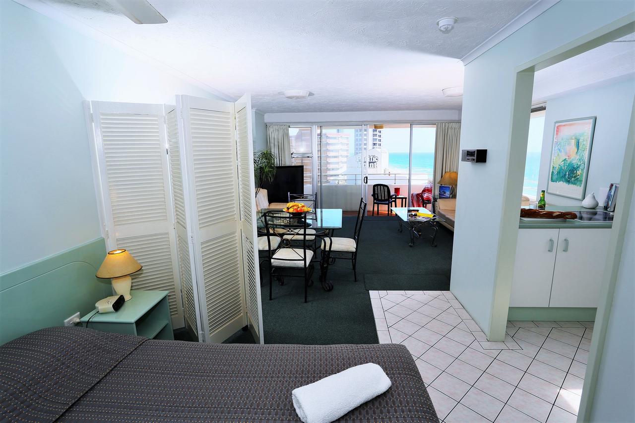 Equinox Resort - Palm Beach Accommodation 16