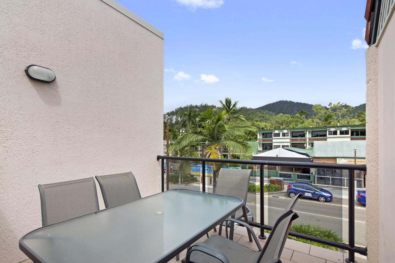 Location! 2BR Town View Unit In Centre Of Airlie. - thumb 2