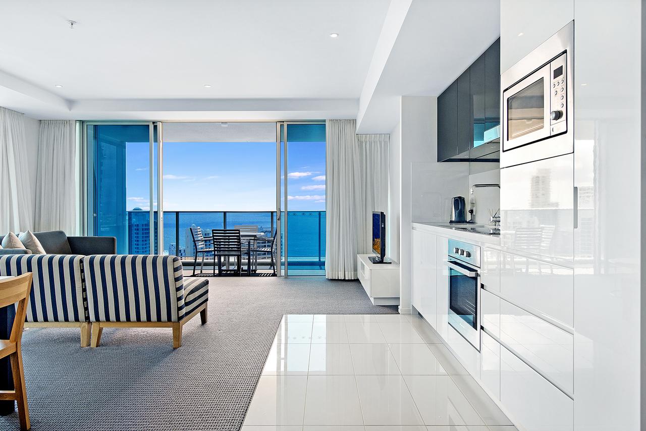 Number 1 H Luxury Residence - Netflix, WiFi + More - Accommodation Main Beach 37