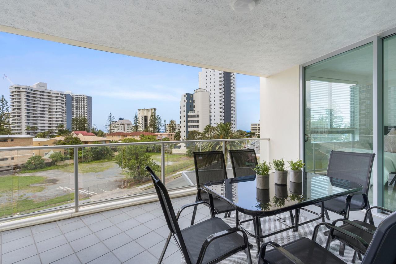 Wings Resort, Apartments And 2 Story Penthouses - We Accommodate - Accommodation in Surfers Paradise 15