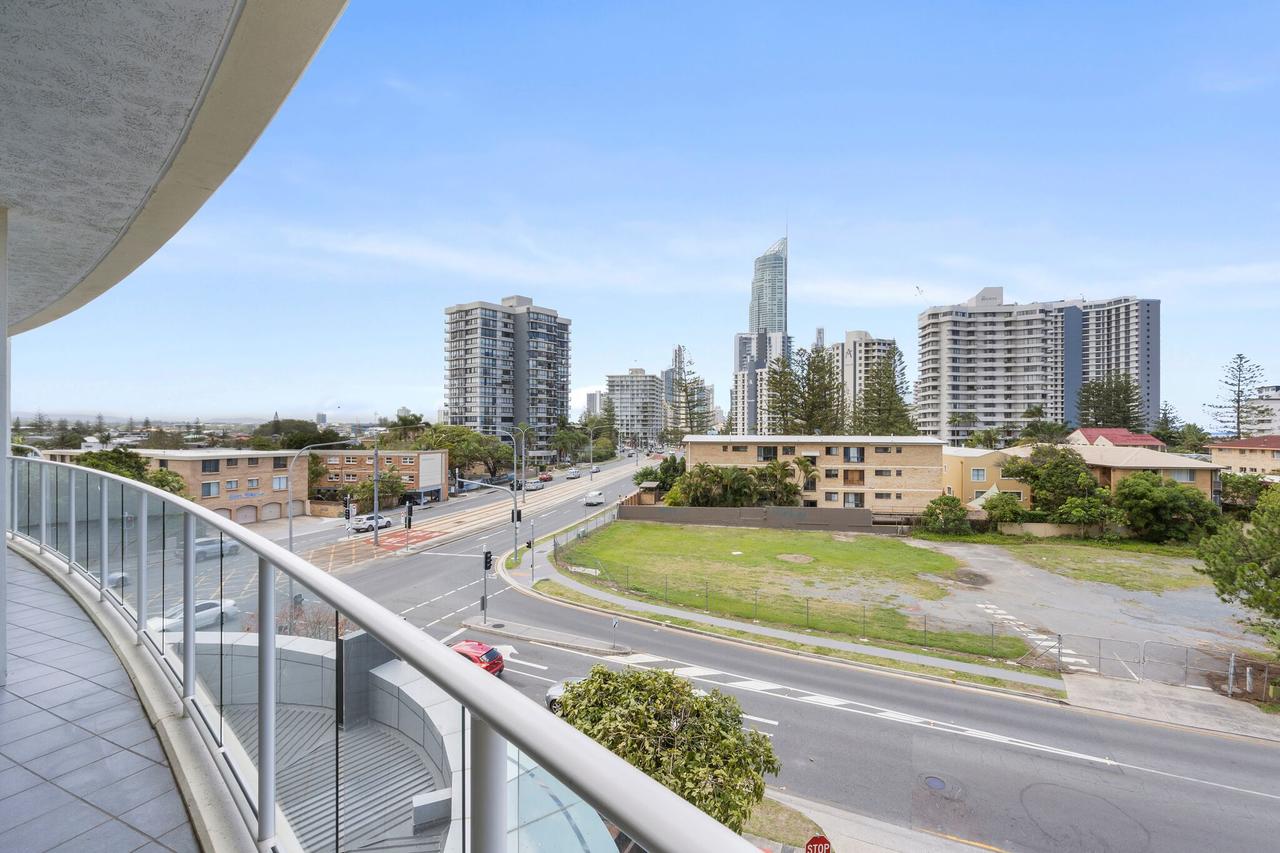 Wings Resort, Apartments And 2 Story Penthouses - We Accommodate - Accommodation in Surfers Paradise 16