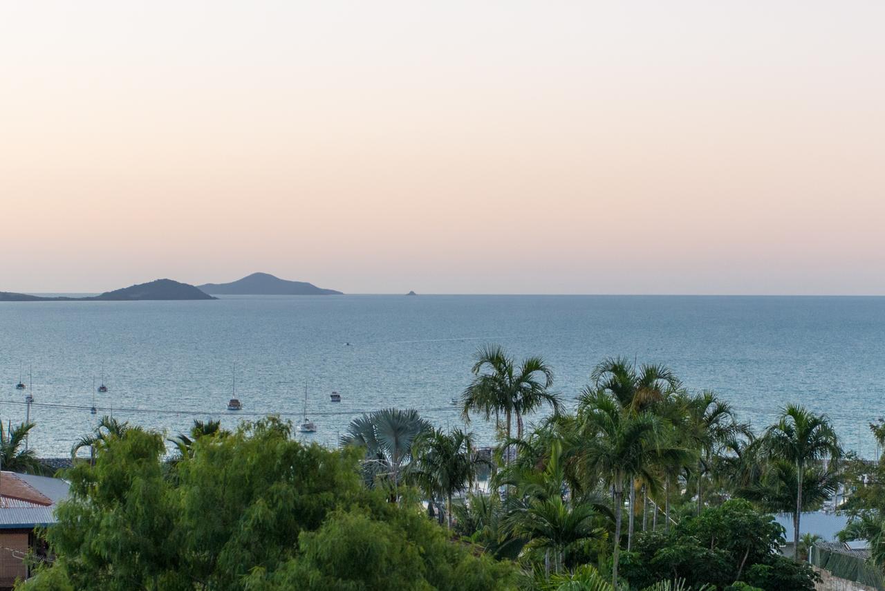 Paradise Penthouse At Waves - Airlie Beach - Accommodation ACT 30