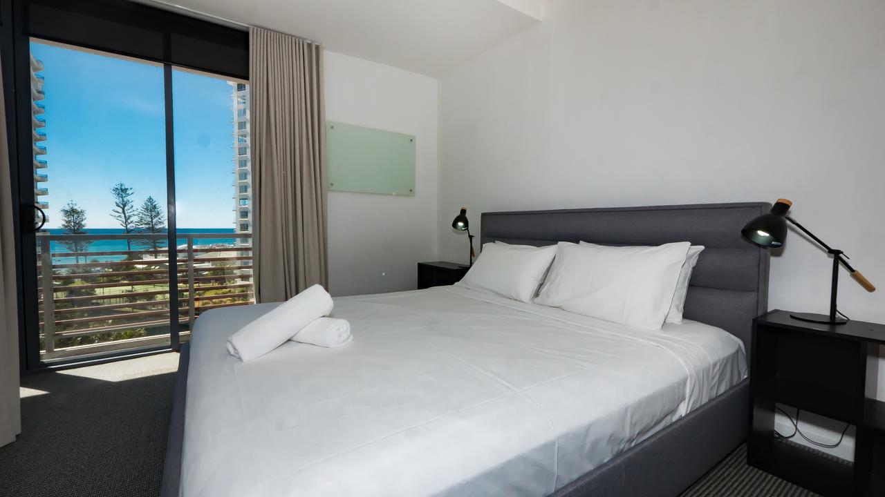 Swell Resort Burleigh Beach - QLD Tourism 3