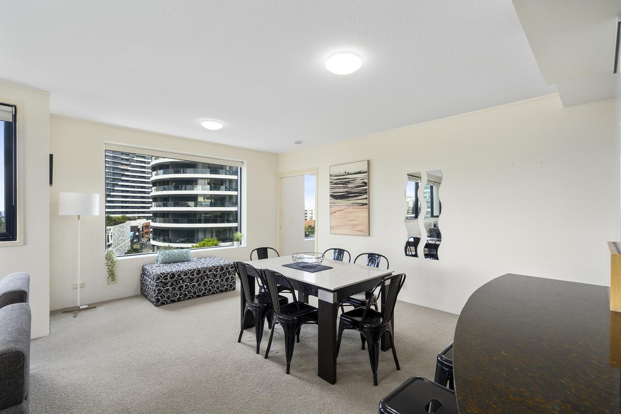 Broadbeach On The Park, 3 Bed Ocean - We Accommodate - Accommodation ACT 4