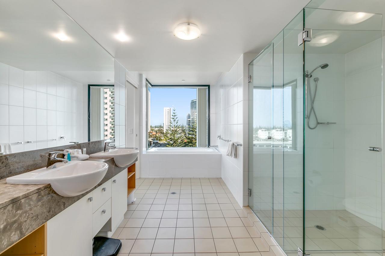 Broadbeach On The Park, 3 Bed Ocean - We Accommodate - Accommodation ACT 15