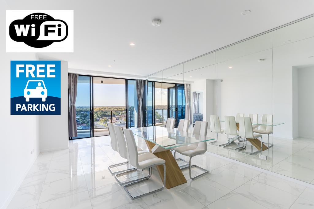 Waterview 3BR Modern Apartment Near Harbour Town - Waterpoint - thumb 0