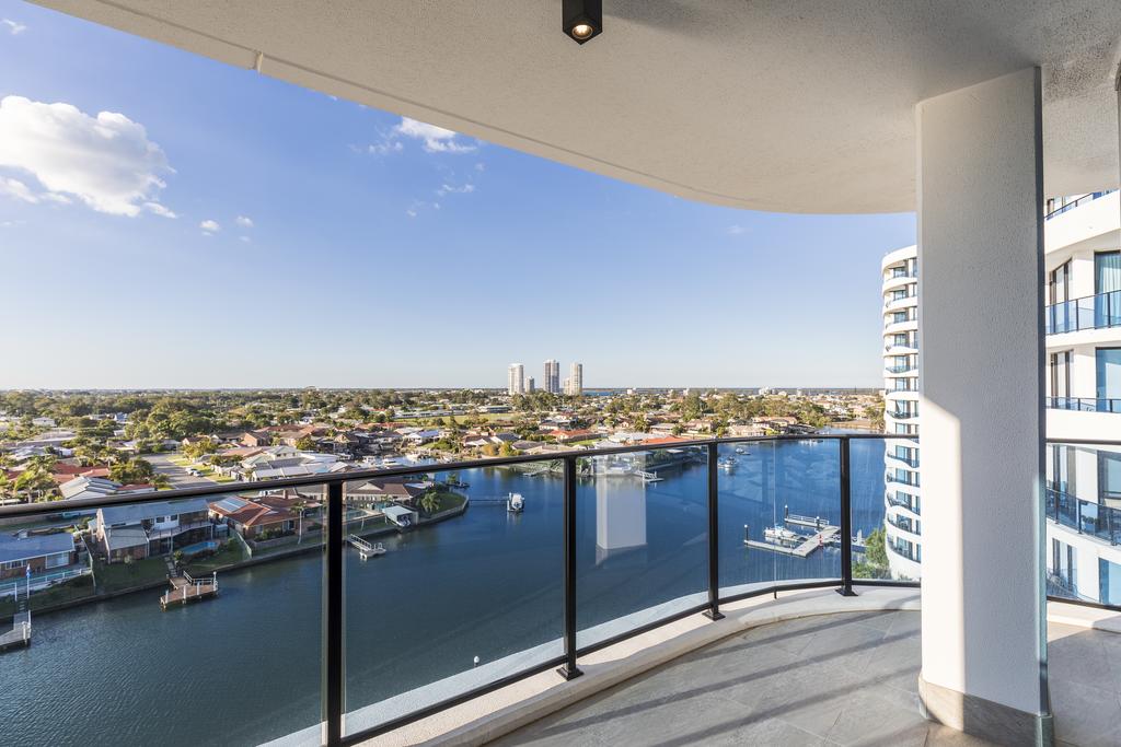 Waterview 3BR Modern Apartment Near Harbour Town - Waterpoint - thumb 2