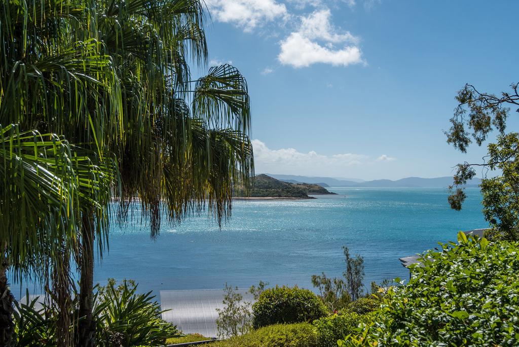 Waves 3 Luxury 3 Bedroom Endless Ocean Views Central Location + Buggy - Accommodation Hamilton Island 3