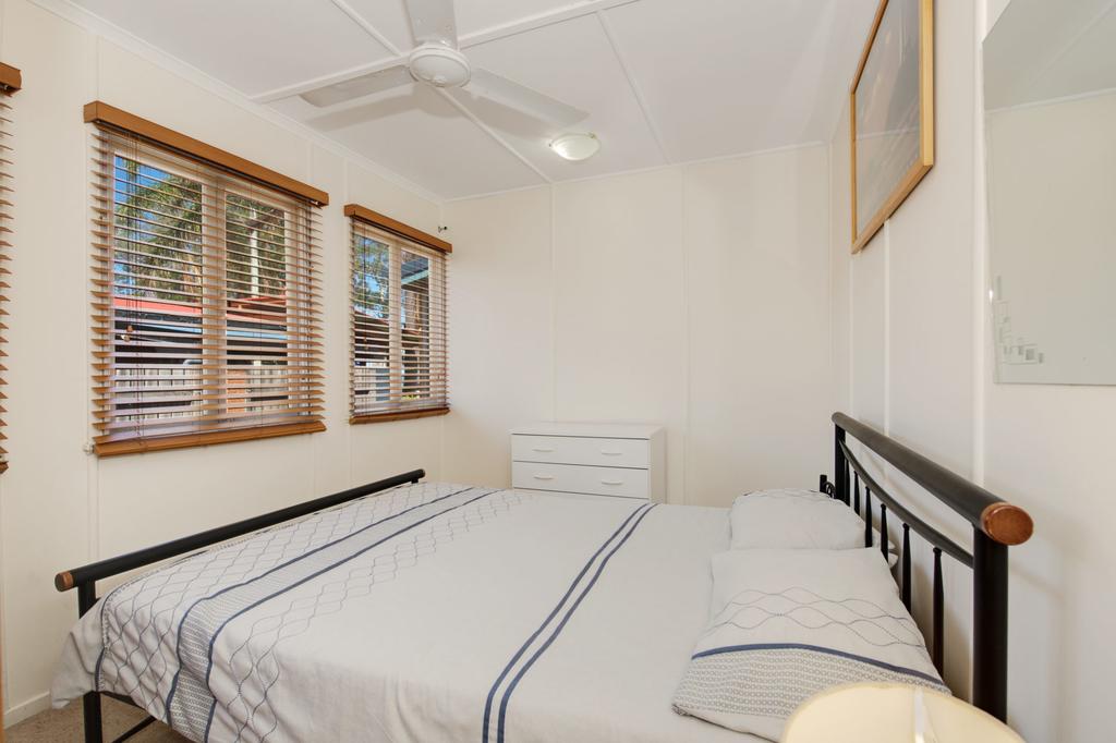 Wheelchair Friendly With Water Views - Welsby Pde, Bongaree - thumb 1