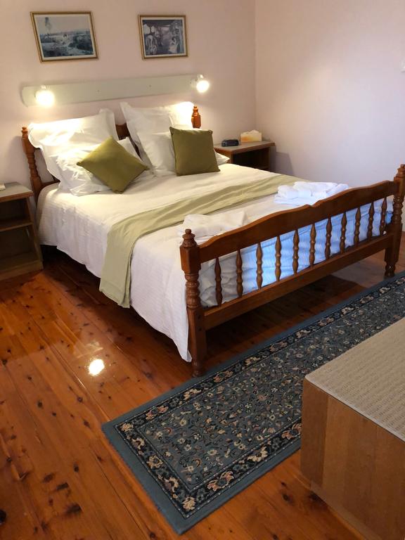 Wine Country drive Guest House - Accommodation Airlie Beach