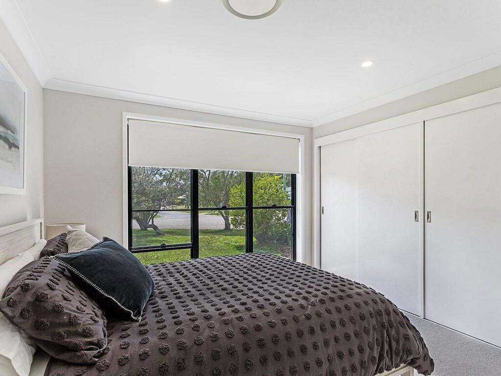Wirragulla, 10 Marty Avenue - Stylish Modern House With Ducted Air Con & WIFI - thumb 3