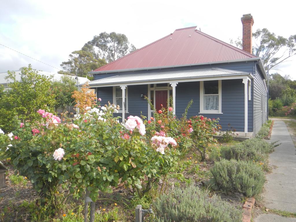 Yarram Cottage Art and Accommodation - New South Wales Tourism 