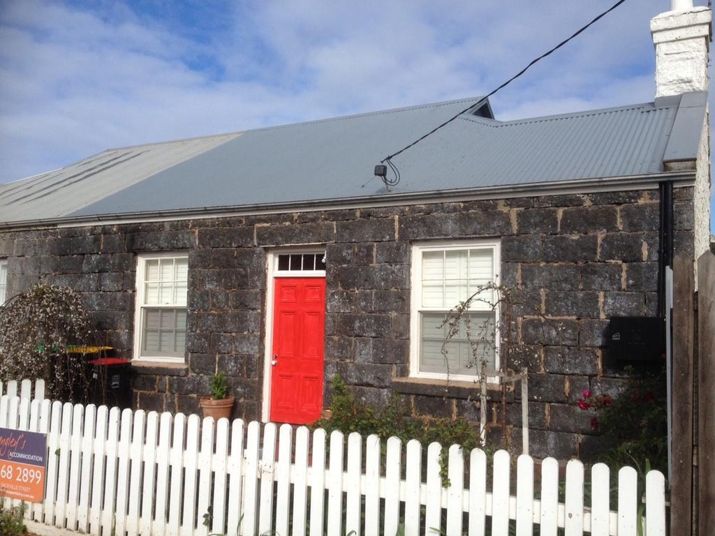 Young's Cottage - Circa: 1861 - Accommodation BNB 0