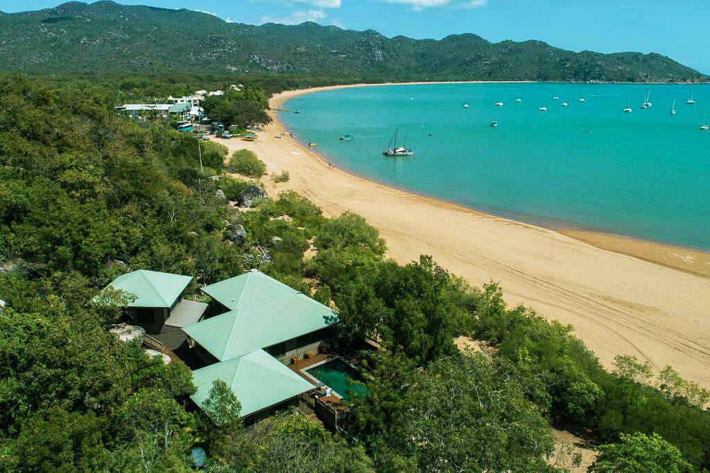 Absolute Beachfront - Accommodation Airlie Beach