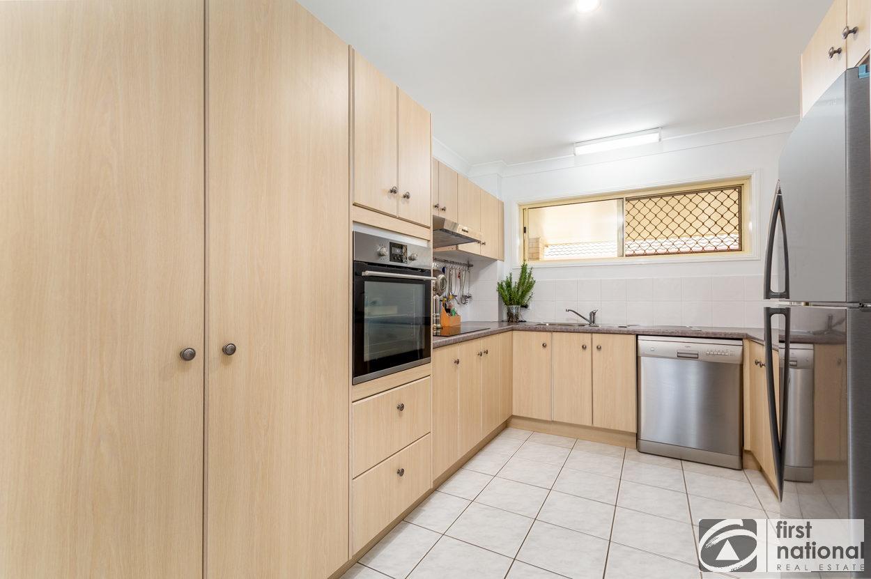 Immaculate Spacious Second Floor Unit Overlooking Pristine Parklands - Accommodation ACT 7