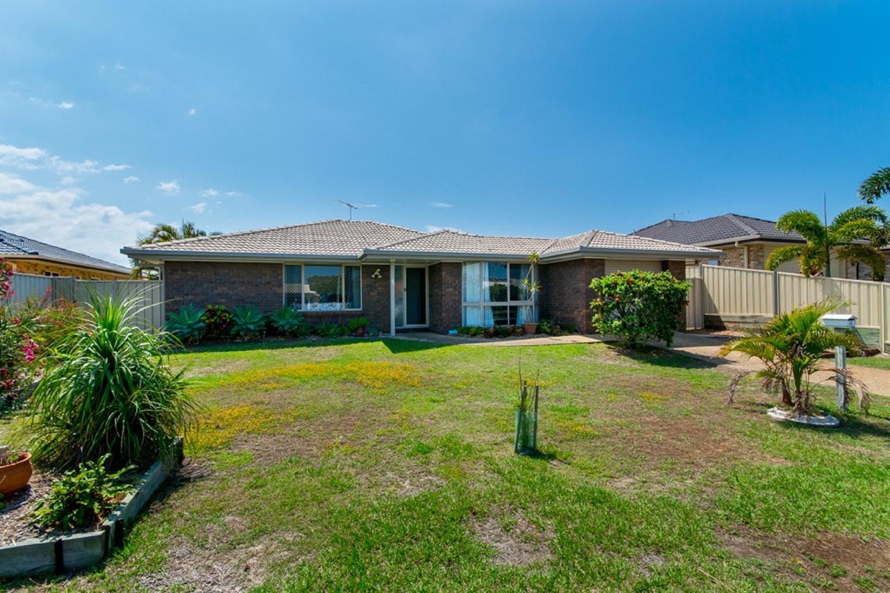 Lowset Home On The Canal - Dolphin Dr, Bongaree - thumb 6