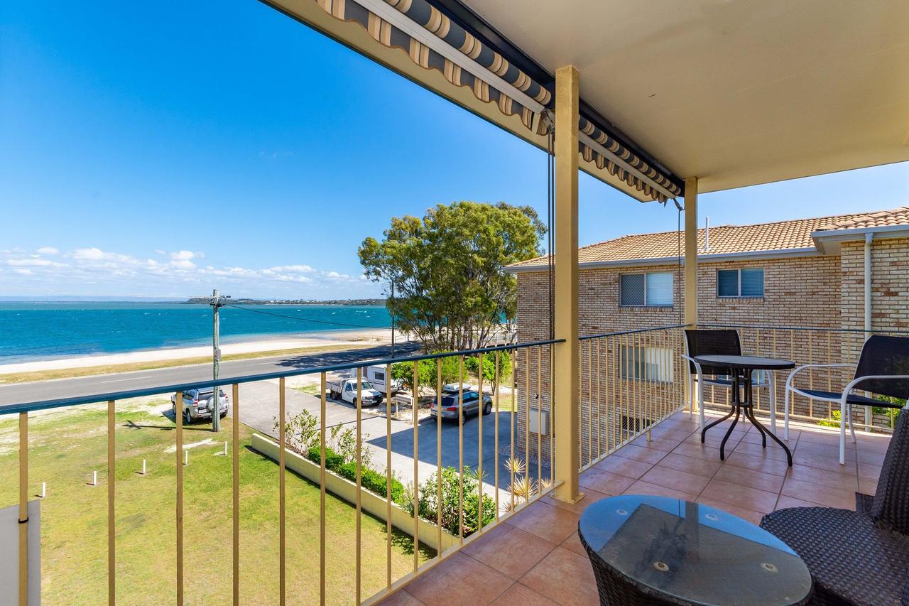 Fantastic Views From This Top Floor Unit! - thumb 14