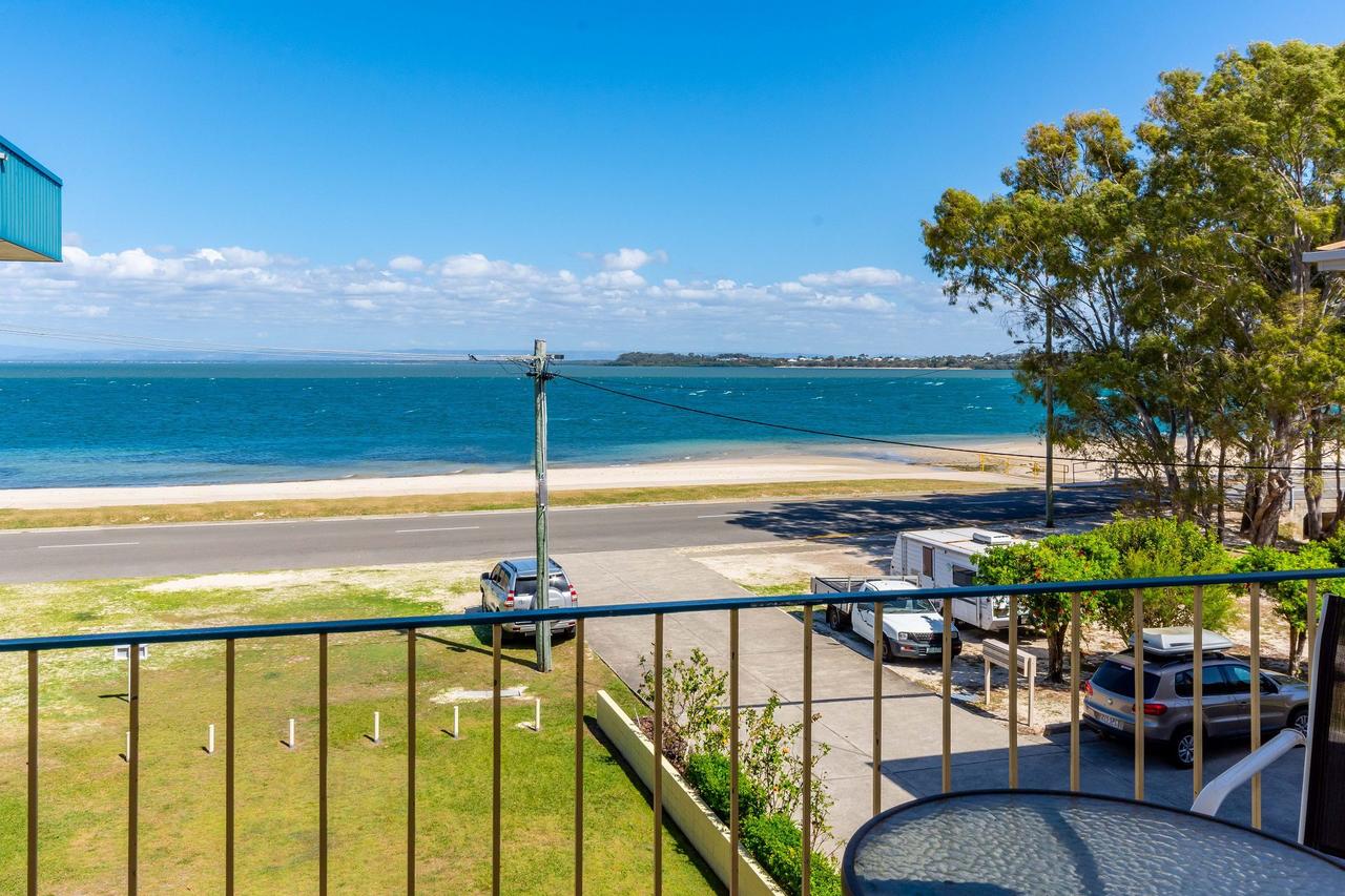 Fantastic Views From This Top Floor Unit! - thumb 4