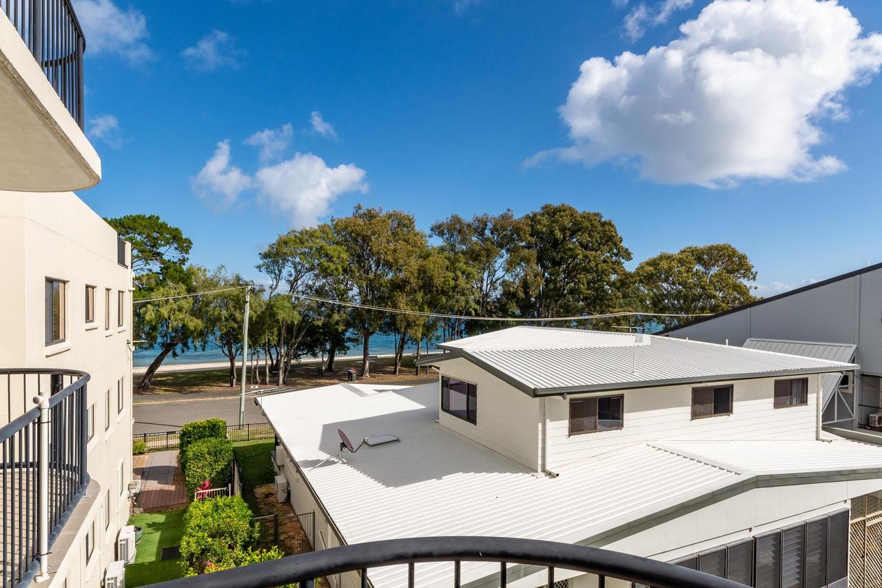 Waterfront Views From Private Rooftop Balcony - Bayview South Esp, Bongaree - thumb 16