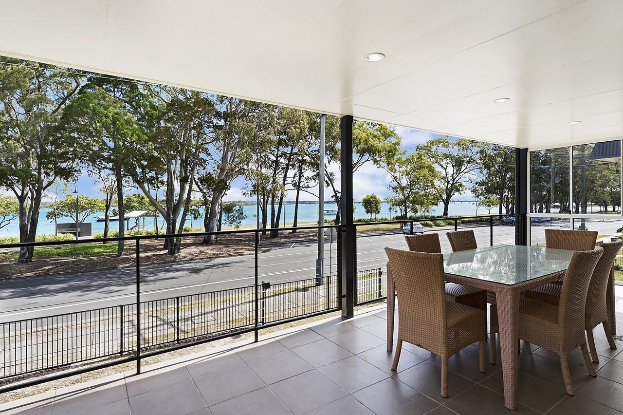 Waterfront Retreat With Room For A Boat - Welsby Pde, Bongaree - thumb 5