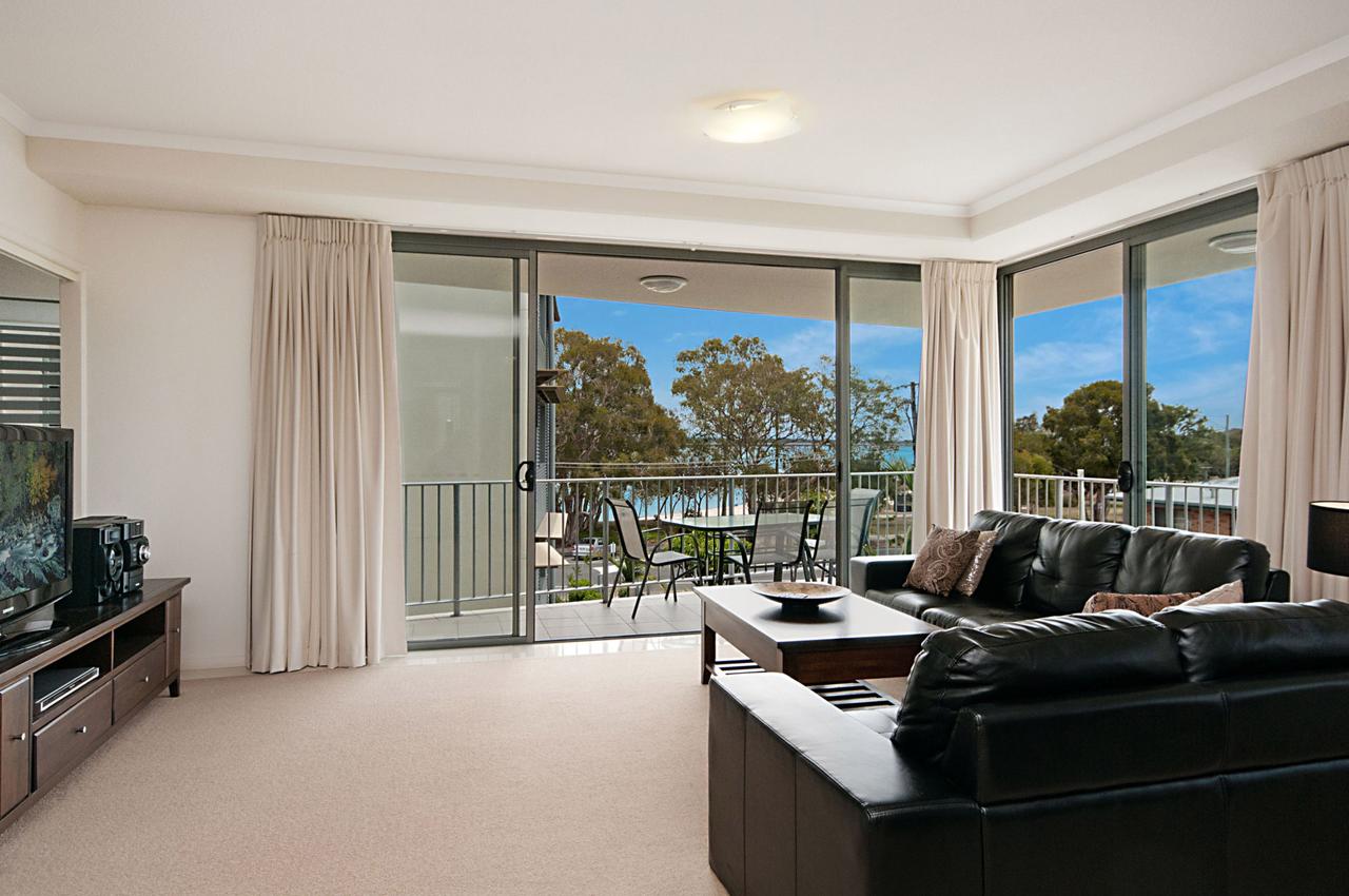 Spectacular Unit Overlooking Pumicestone Passage - Welsby Pde, Bongaree - thumb 2