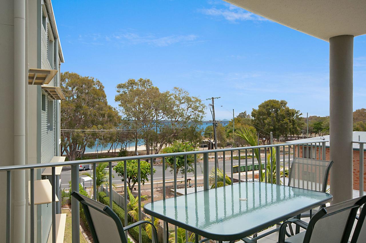 Spectacular Unit Overlooking Pumicestone Passage - Welsby Pde, Bongaree - thumb 16