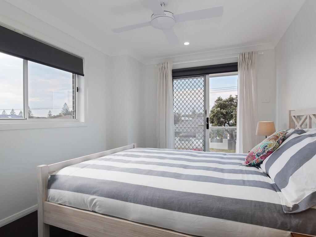 'Birubi Breezes', 2/7 Fitzroy St - Large Duplex With Air Conditioning, WIFI & Only 5 Minute Walk To The Beach - thumb 3