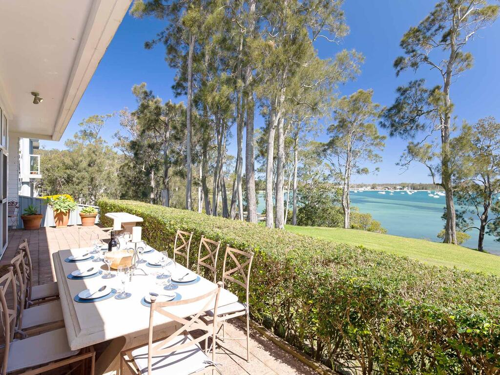 'Corlette Waterfront', 2/44 Danalene Parade - Waterfront Luxury, WIFI, Aircon, Boat Parking - thumb 1