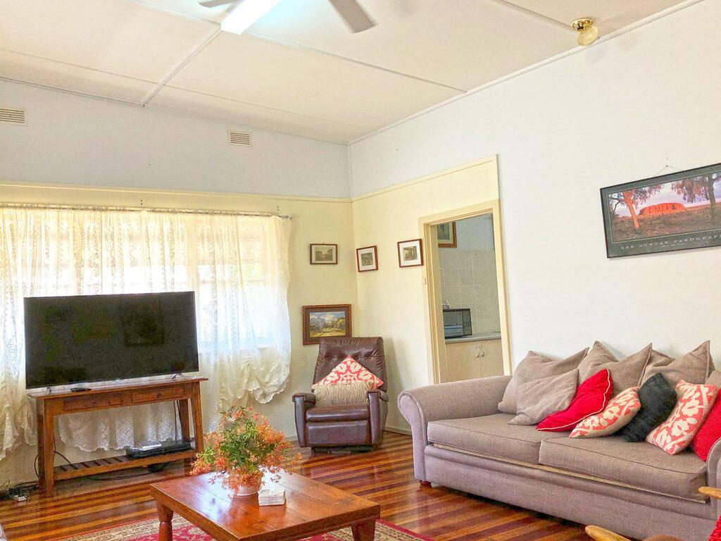 'Daves Place', 27 Rigney St - Holiday House With WIFI, Aircon & Boat Parking - thumb 1