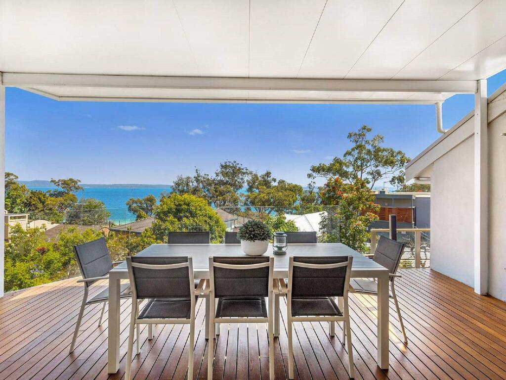 'Nunkeri' 5 Kerrie Close - Stunning House with Fabulous Views Linen WIFI  Air Conditioning - Accommodation Airlie Beach