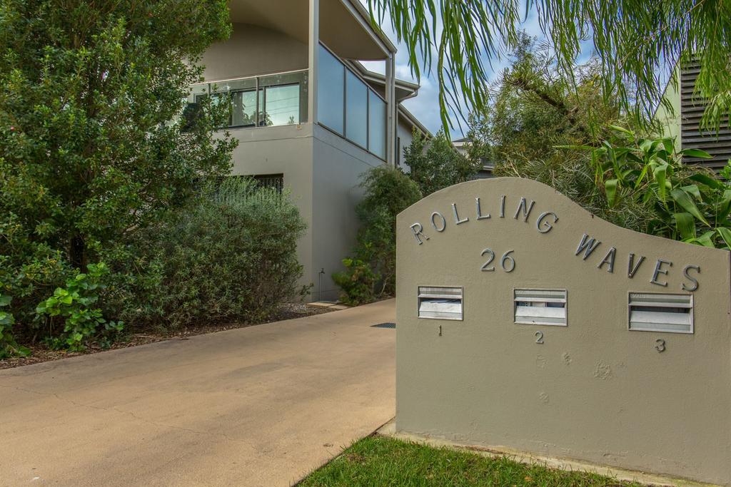 'Rolling Waves 2' on Ocean Drive - Grafton Accommodation