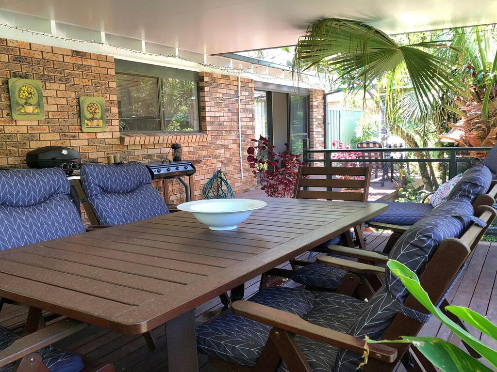 'Sandy Palms' 28 Moorooba Cr - Beautiful Home With Wifi, Air-con And Boat Parking - thumb 2