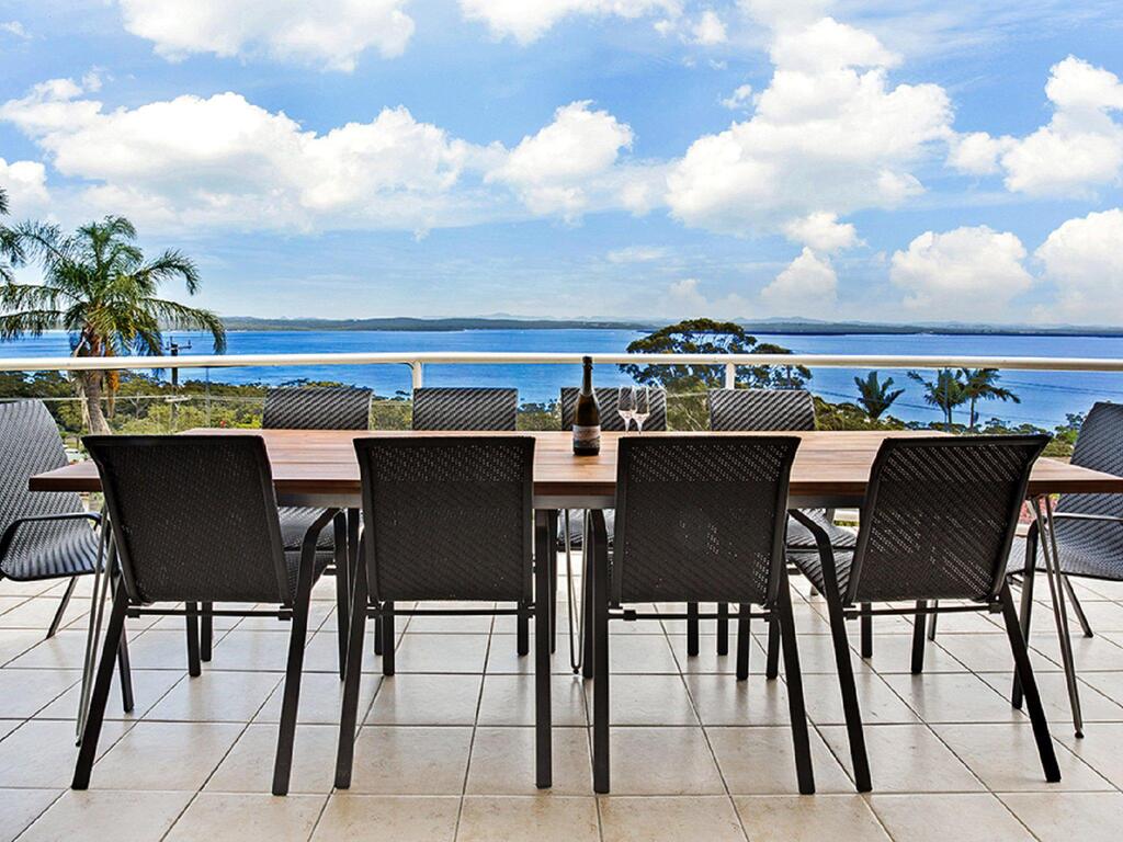 'The Bay', 25 Wallawa Rd - Huge Home With Aircon, Spectacular Views & Chromecast - thumb 3
