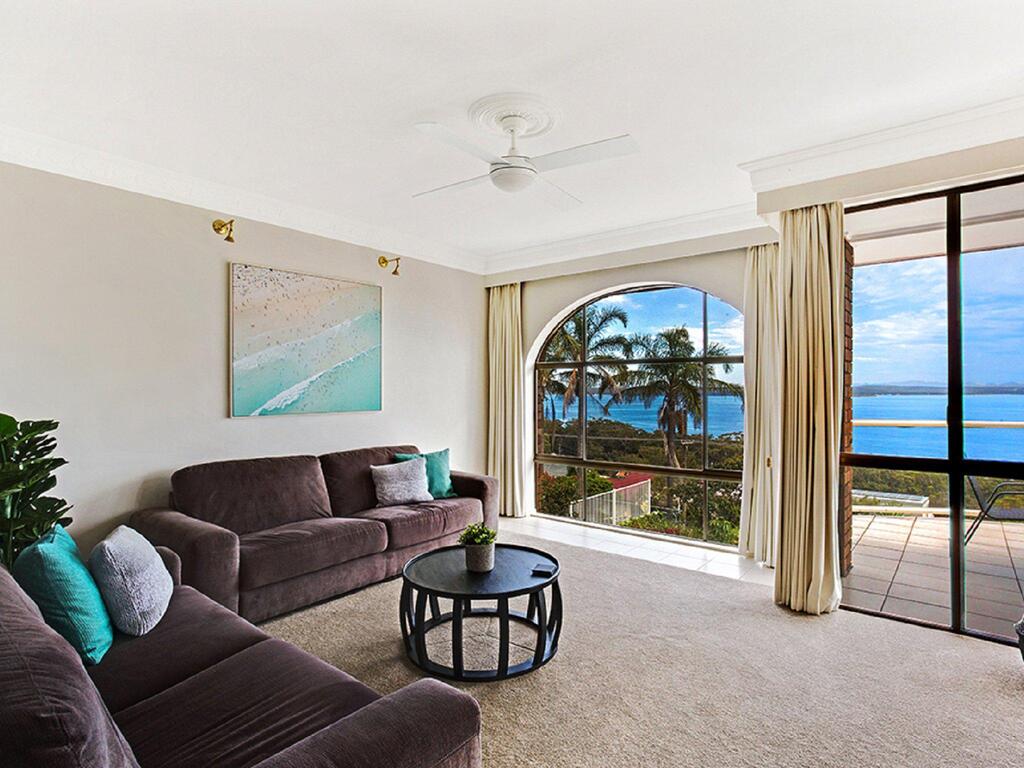 'The Bay', 25 Wallawa Rd - Huge Home With Aircon, Spectacular Views & Chromecast - thumb 2