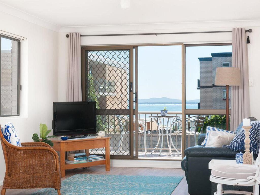 1 'BAHIA', 47 RONALD AVE - GREAT LOCATION WITH FILTERED WATER VIEWS - thumb 3