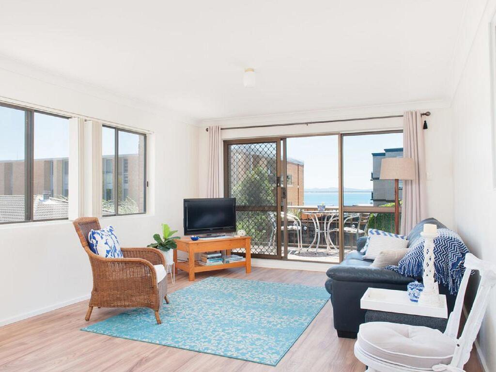 1 'BAHIA', 47 RONALD AVE - GREAT LOCATION WITH FILTERED WATER VIEWS - Accommodation ACT 2